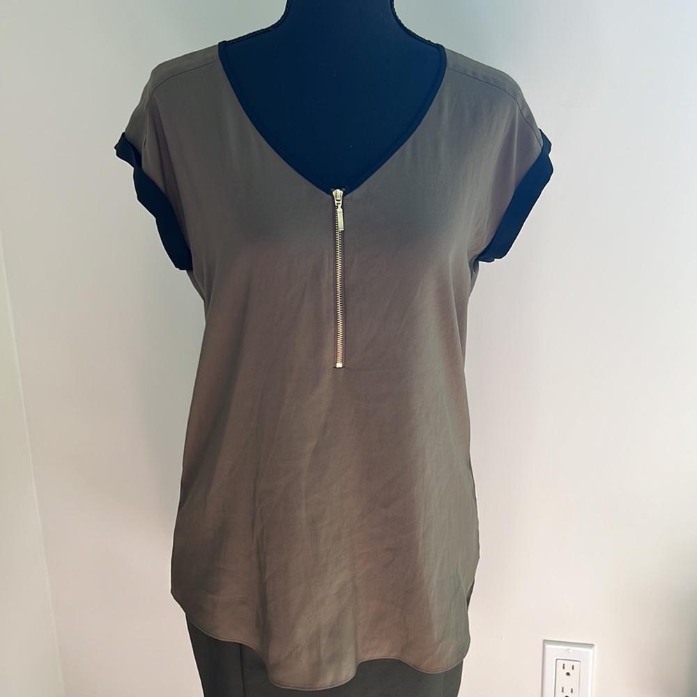 Express size S green work top. Great condition!